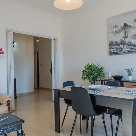 De Bono - Ursula By Eldi Apartment